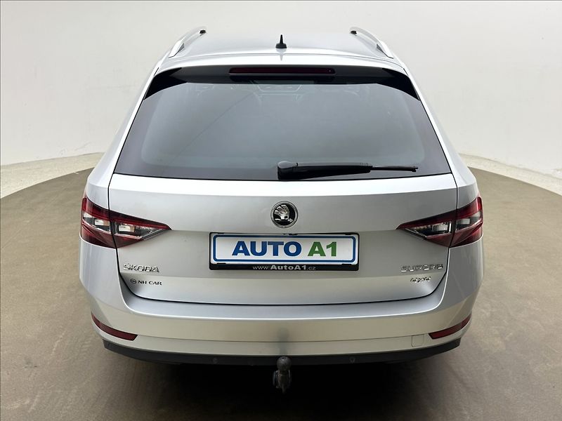Škoda Superb 2,0 DSG L&K DPH NZ.TOP DCC TZ - fotka 5 z 49