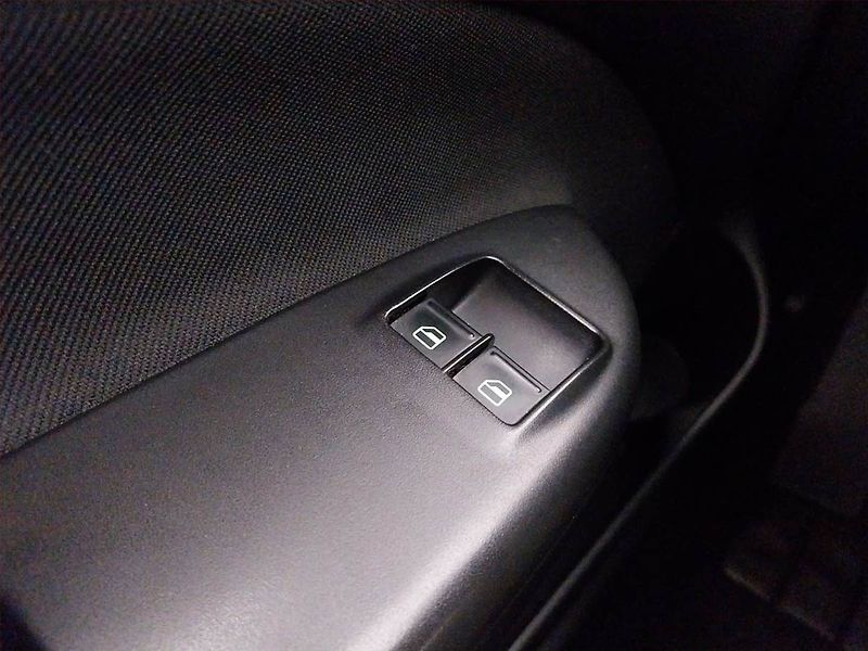Škoda Octavia (2009) Ambiente 1.6 - fotka 17 z 18