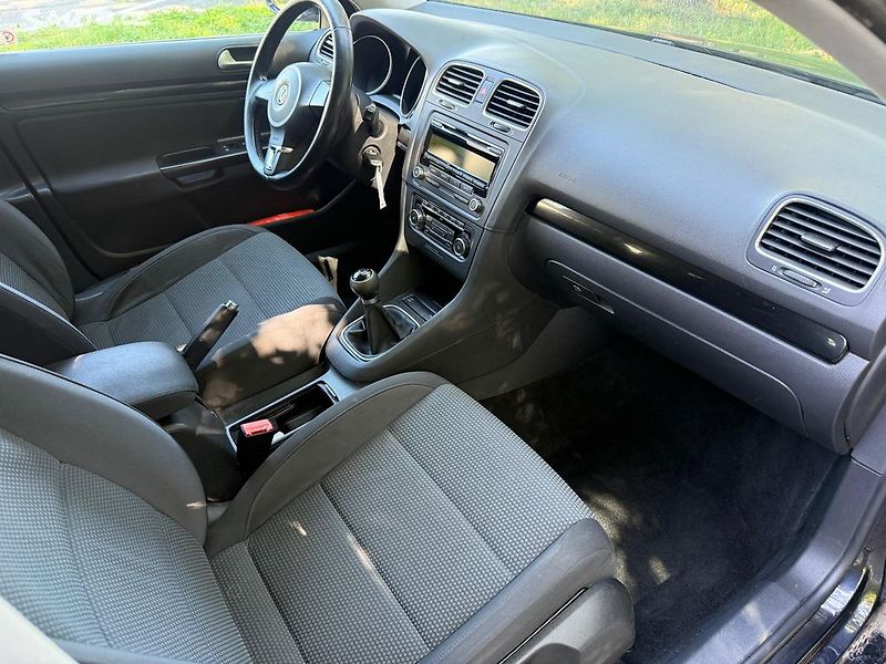 Volkswagen Golf (2010) 1.6TDI, 77kw Nová STK - fotka 9 z 20