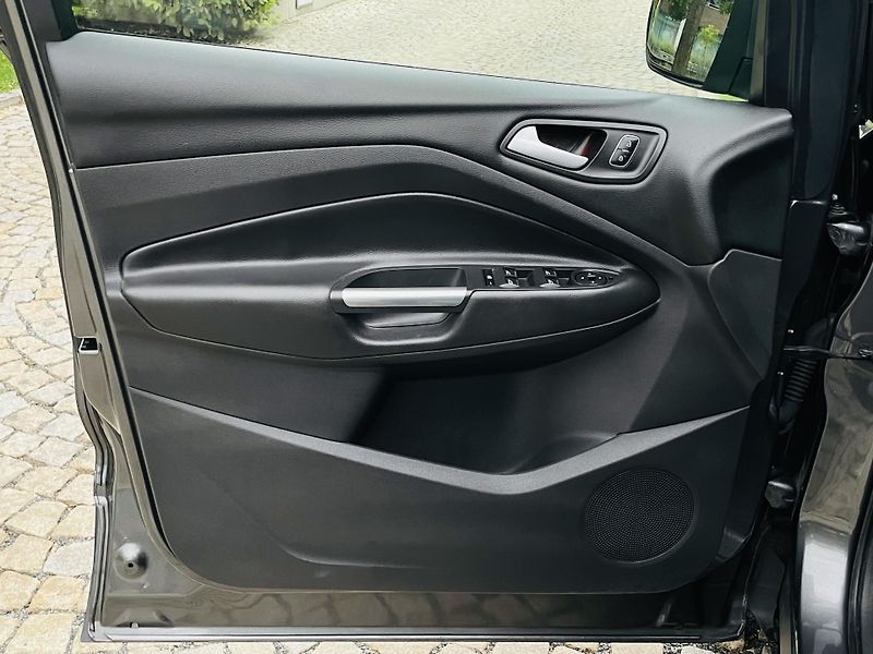 Ford Kuga 2.0TDCi MAN FACELIFT SERVISKA - fotka 31 z 45