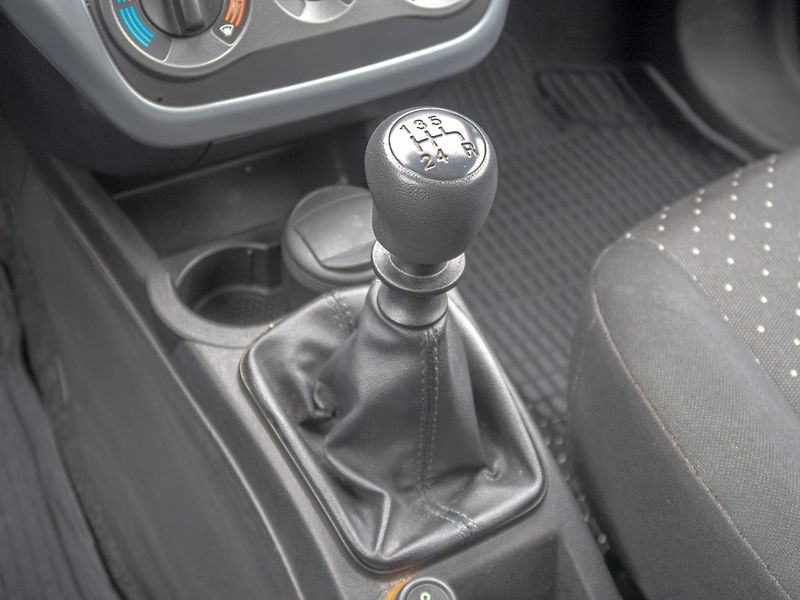 Fiat Grande Punto (2007) 1.4i 2x KOLA – PO SERVISU - fotka 22 z 37