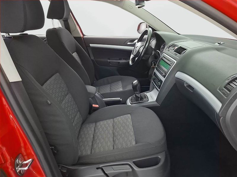 Škoda Octavia (2011) 1.6 TDI, po STK, Tažné - fotka 9 z 18