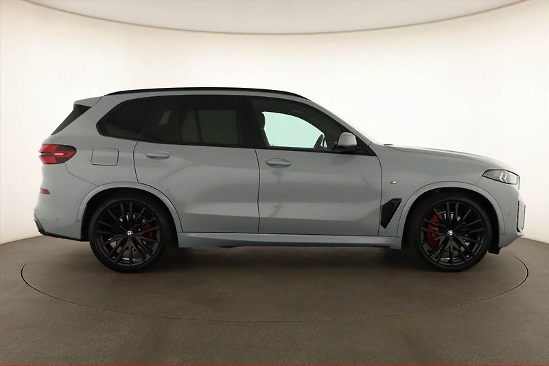 BMW X5 (2025) xDrive40i, M PAKET, DPH - fotka 6 z 30