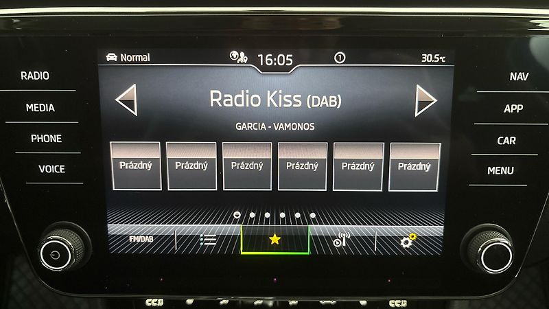 Škoda Superb 2.0 TDI DSG Style Combi - fotka 11 z 27