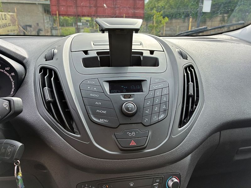 Ford Tourneo Courier 1.5 TDCi ČR 1.Maj 72 tkm DPH - fotka 18 z 24