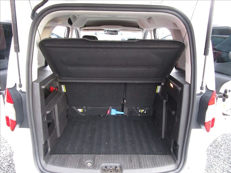 Ford Tourneo Courier 1.5TDCi Titanium, 2. maj. - fotka 33 z 40