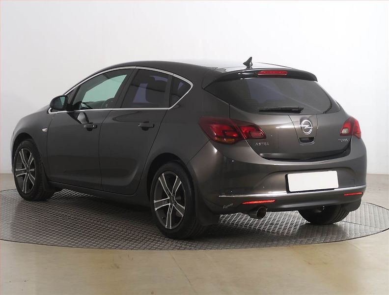 Opel Astra (2014) 1.6 T, Xenony, Tempomat - fotka 4 z 17