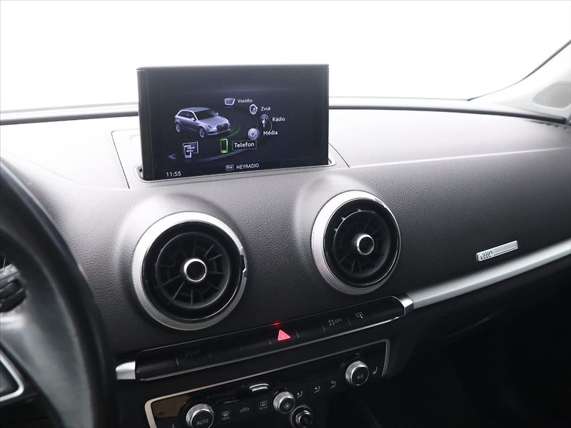 Audi A3 1,6 TDI 81kW Automat CZ - fotka 17 z 28