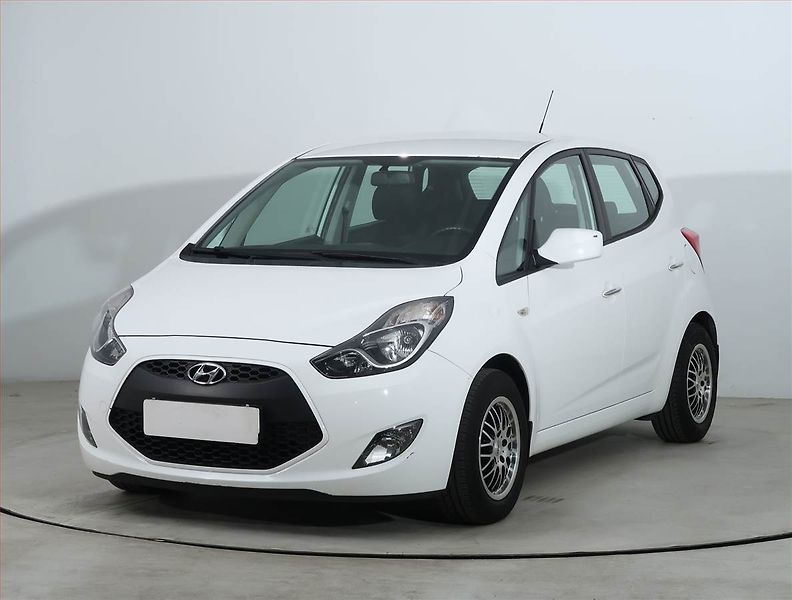 Hyundai ix20 (2016) 1.6 CVVT, Park. senzory - fotka 2 z 17