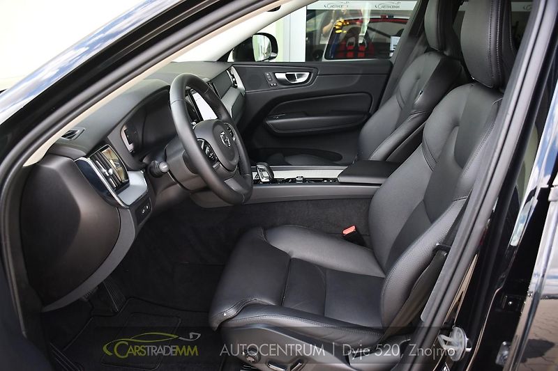 Volvo XC60 2.0T8 R-Desing RECHARGE - fotka 10 z 54