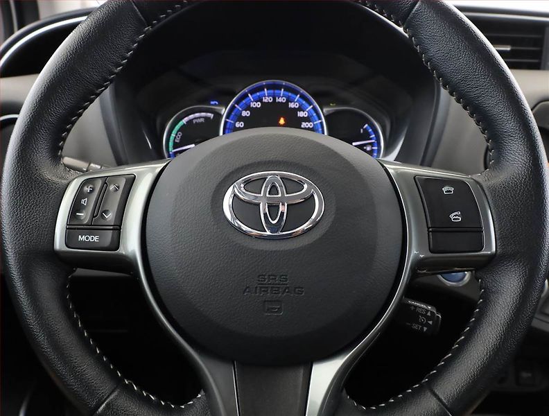 Toyota Yaris (2015) 1.5 Hybrid, Automat - fotka 8 z 18