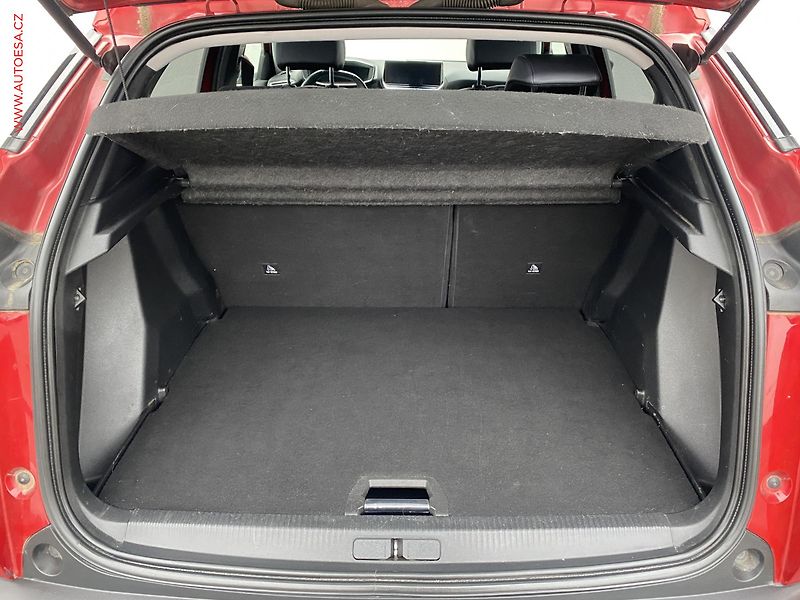Peugeot 2008 (2019) 1.5 HDi, Allure, AT, LED - fotka 7 z 18