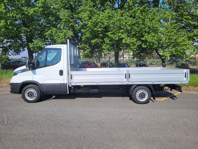 Iveco Daily (2026) 35S16, valník, klima - fotka 2 z 5