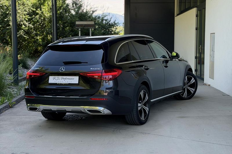 Mercedes-Benz Třídy C (2023) C 220d 4Matic Allterrain - fotka 22 z 125