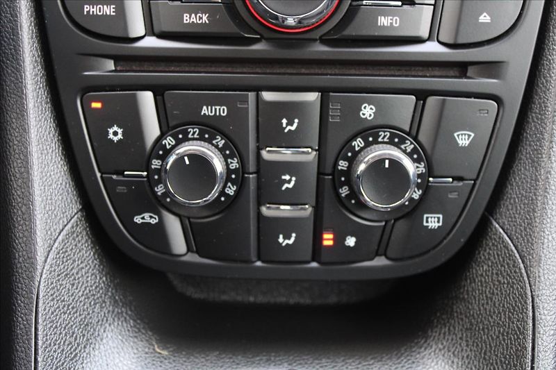 Opel Meriva 1,4 i  ČR,1.MAJITEL,57.276KM - fotka 12 z 23