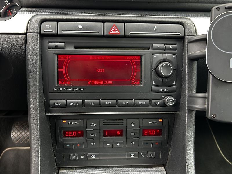 Audi A4 2,0 TDi Automat  NováSTK,Tažné - fotka 15 z 42