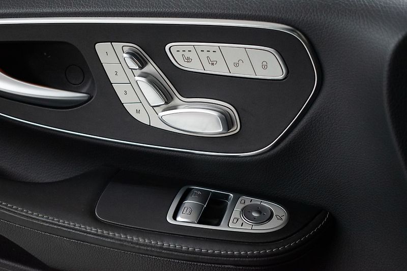 Mercedes-Benz Třídy V 300d L*AVANTGARDE*TAŽNÉ*ČR 1.M - fotka 19 z 46