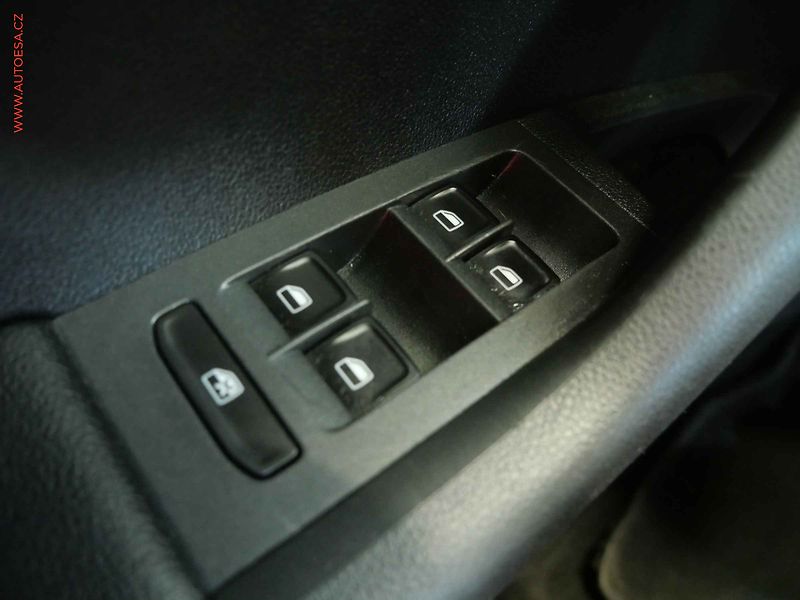 Škoda Octavia (2014) 2.0 TDi, RS, navi, park.asist - fotka 14 z 19