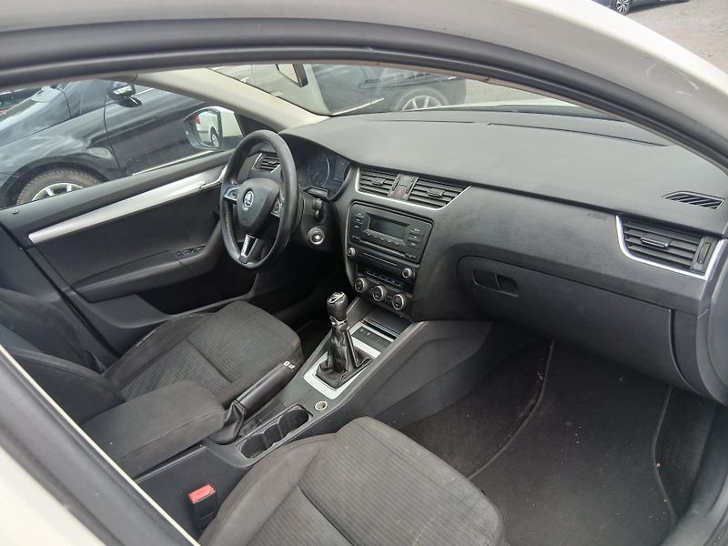 Škoda Octavia 3, 1.2 TSI, plně pojízdné  - fotka 24 z 27