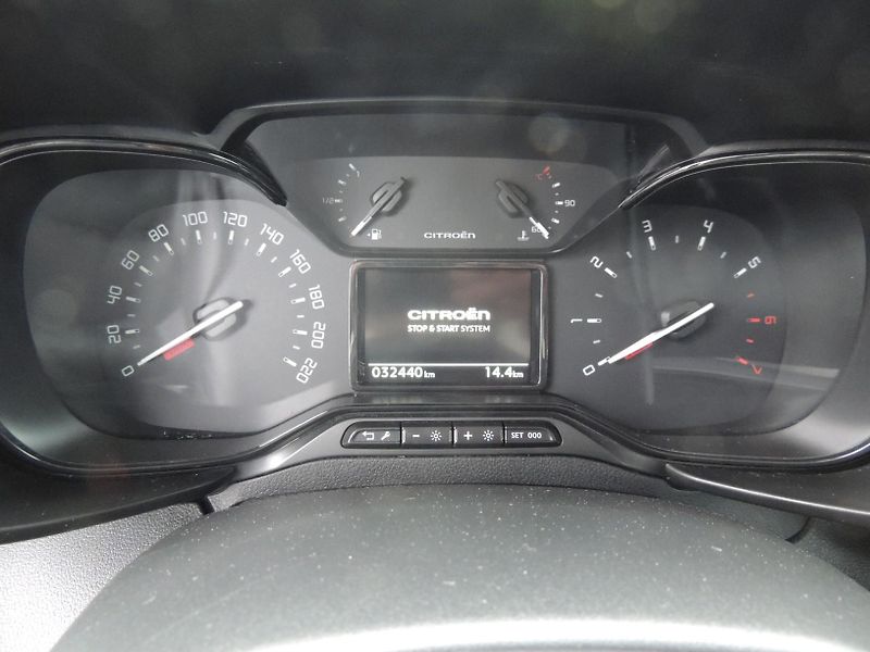 Citroën Berlingo (2019) 1.2Puretech,Live,81kw,ČR,1.maj - fotka 20 z 55
