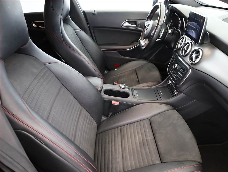 Mercedes-Benz CLA (2016) AMG Paket 220 CDI, Automat - fotka 7 z 19