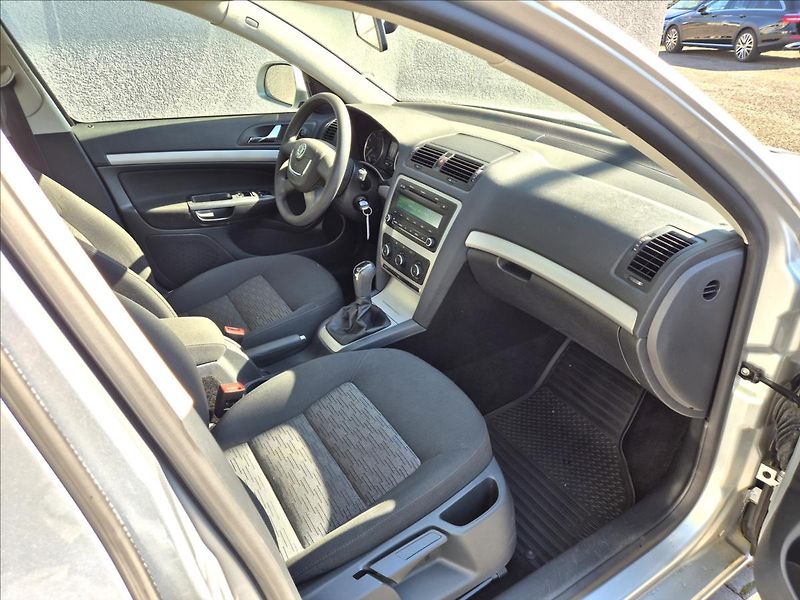 Škoda Octavia 1,4 TSI Combi Klima Výhřev ESP - fotka 20 z 28