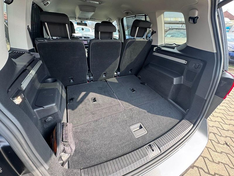 Volkswagen Touran (2016) 7X 2,0 TDI 110 KW 2 MAJ TAŽNÉ - fotka 41 z 50