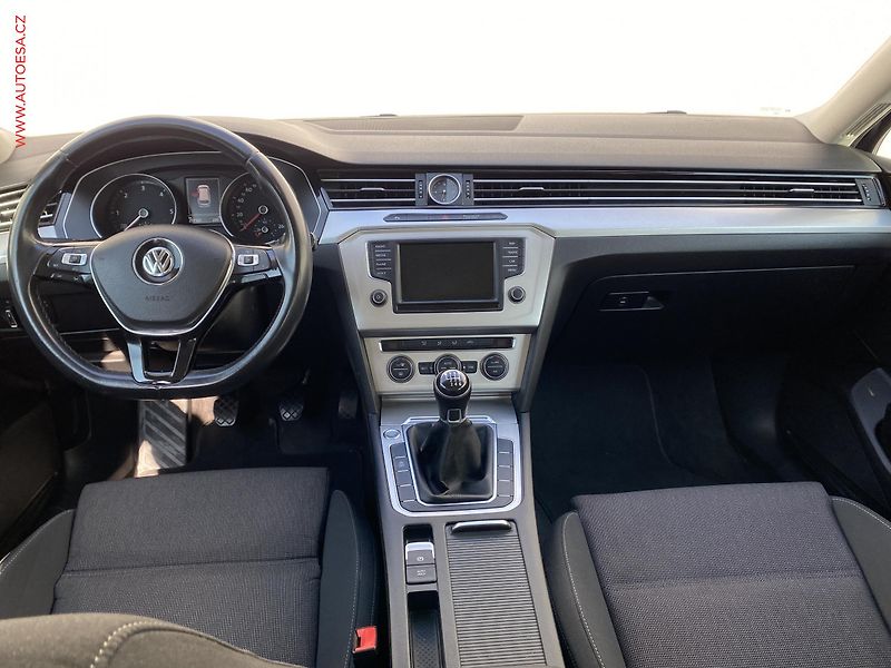 Volkswagen Passat (2016) 1.6 TDi, Comfortline, navi - fotka 8 z 17