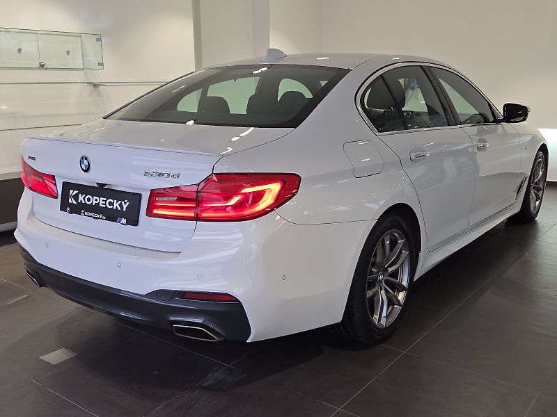 BMW Řada 5 (2018) 530d xDrive M Sport - fotka 6 z 16