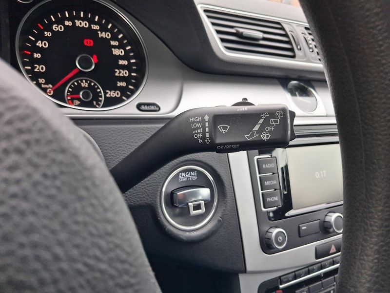 Volkswagen Passat (2011) 1,4TSi NAVI VYHŘ.SED, 2x KOLA - fotka 25 z 38