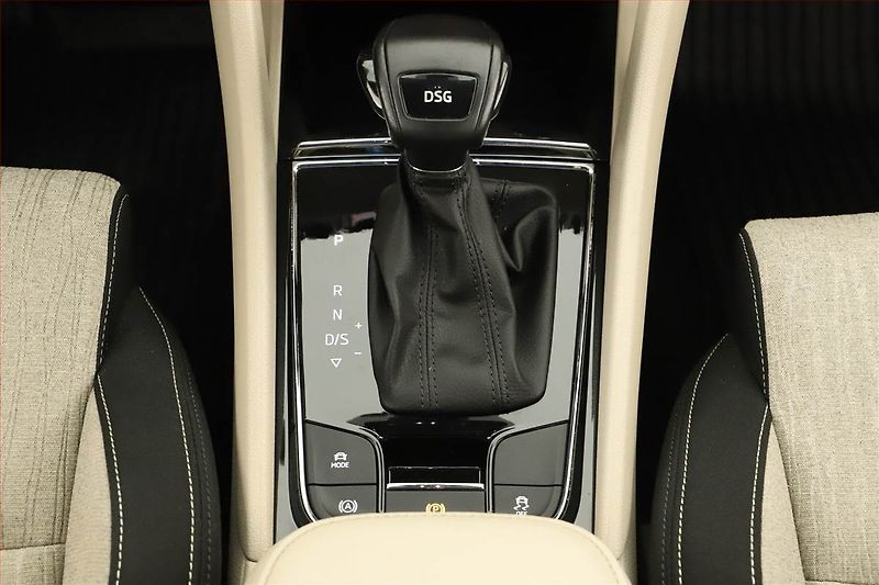 Škoda Karoq (2019) Style 1.5 TSI - fotka 12 z 20