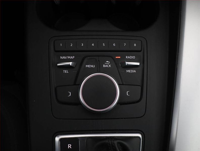 Audi A4 (2017) 2.0 TDI, Automat, Serv.kniha - fotka 12 z 18