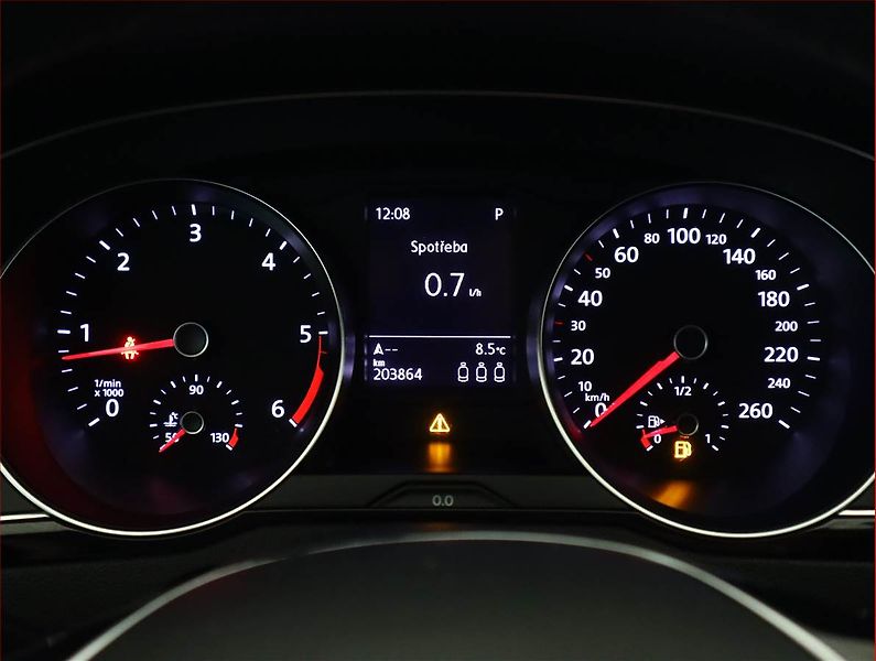 Volkswagen Passat (2018) Comfortline 2.0 TDI, Automat - fotka 9 z 18