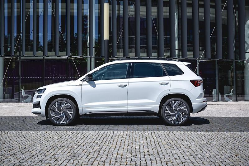 Škoda Karoq (2023) 1,5Tsi Sportline Exclusive DSG - fotka 2 z 30