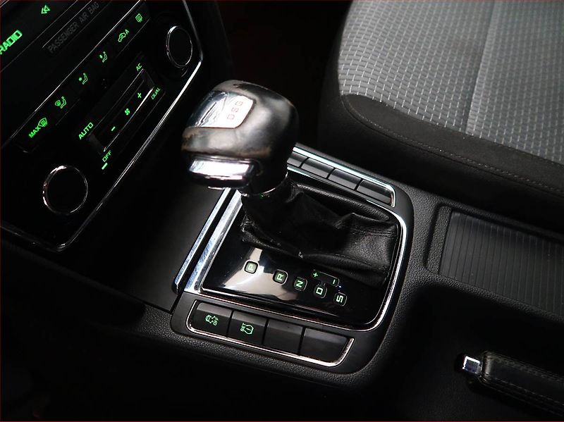 Škoda Superb (2010) 2.0 TDI, Automat, Tempomat - fotka 13 z 17