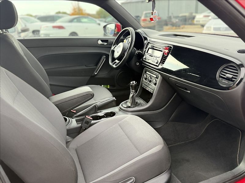 Volkswagen Beetle 1,6 TDI DIGIKLIMA, NOVÉ ZIMNÍ - fotka 17 z 20