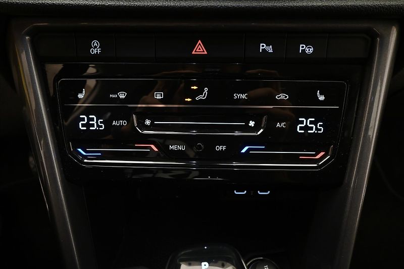 Volkswagen T-Roc 2,0 TDI 110 kW DSG STYLE Záruk - fotka 20 z 29