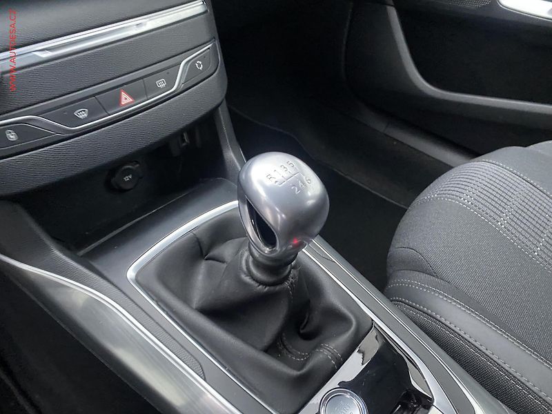 Peugeot 308 (2019) 1.5 HDi, Allure, navi - fotka 15 z 18