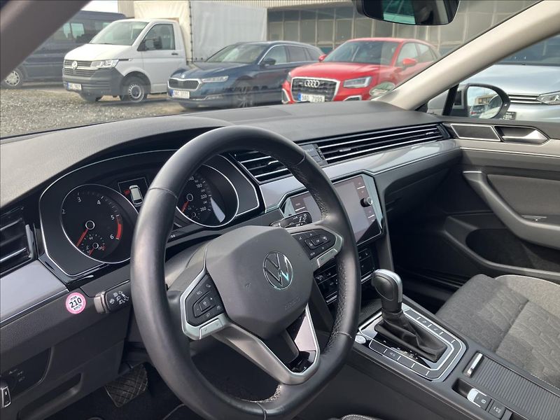 Volkswagen Passat 2,0 TAŽNÉ, KEYLESS, EL.KUFR - fotka 9 z 36