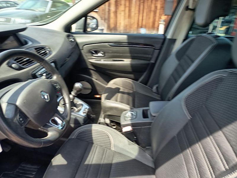 Renault Scénic (2014) 1.2 97kw 114tis Km - fotka 26 z 40