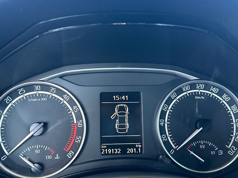 Škoda Octavia (2010) 2.0TDi RS DSG, PO SERVISU - fotka 9 z 16