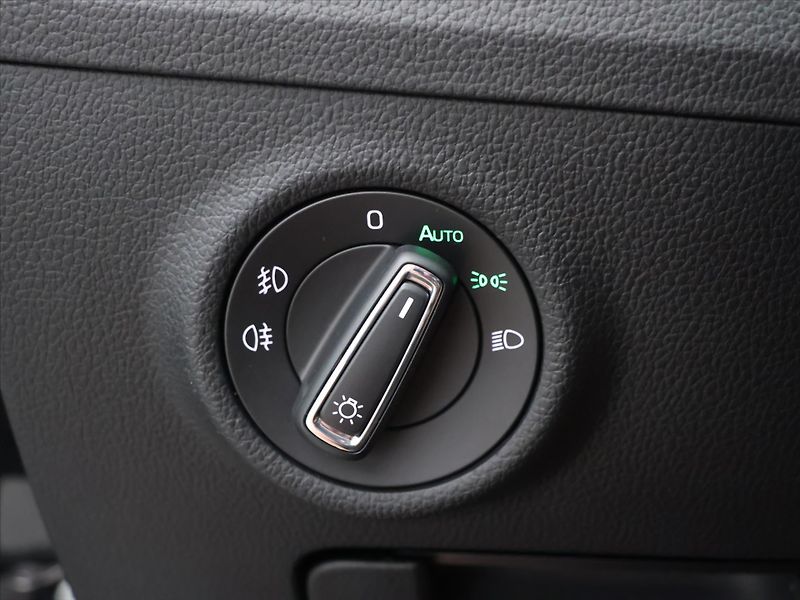 Škoda Superb 2,0 TDI 147kW DSG CZ Style DPH - fotka 17 z 36
