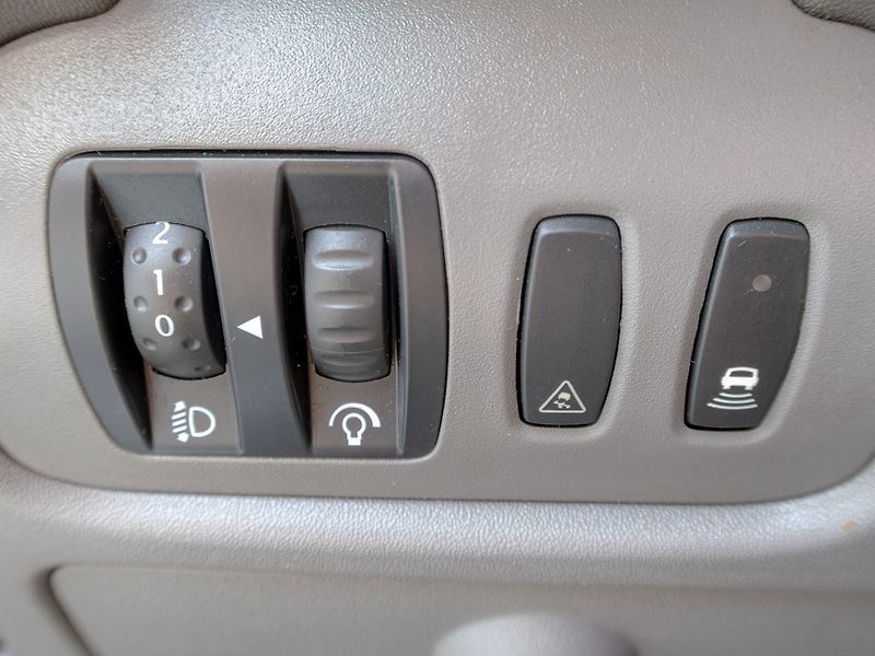 Renault Scénic (2006) 1.6i 82KW – PO ROZVODECH - fotka 16 z 38
