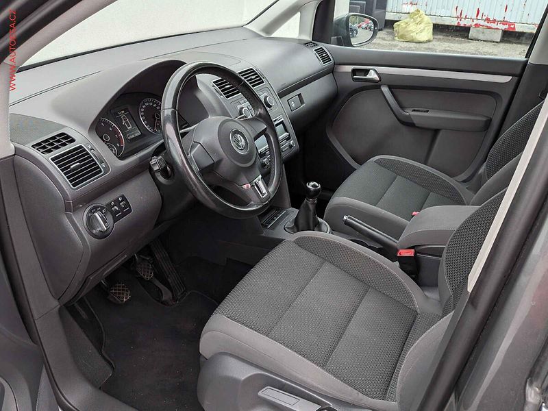 Volkswagen Touran (2011) 1.4TSi, AC, temp - fotka 9 z 15