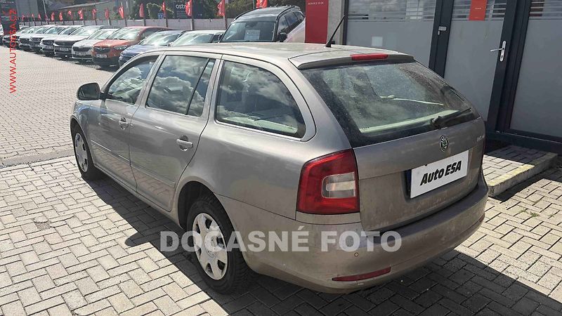 Škoda Octavia (2011) 2.0 TDI, ČR, autoAC - fotka 2 z 3