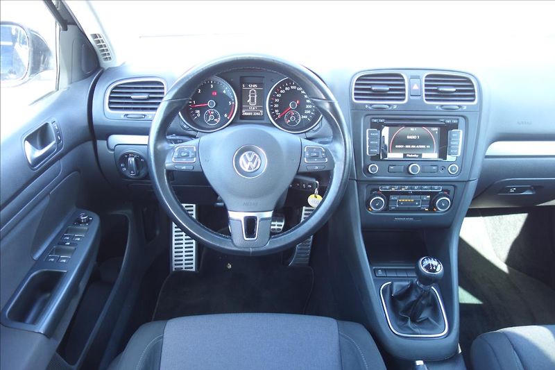 Volkswagen Golf 1,6 TDi 77KW, TRENDLINE. - fotka 16 z 27