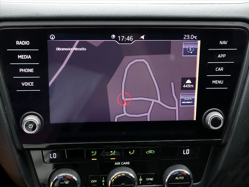Škoda Octavia 1,6 TDI Ambition LED Navi - fotka 20 z 30