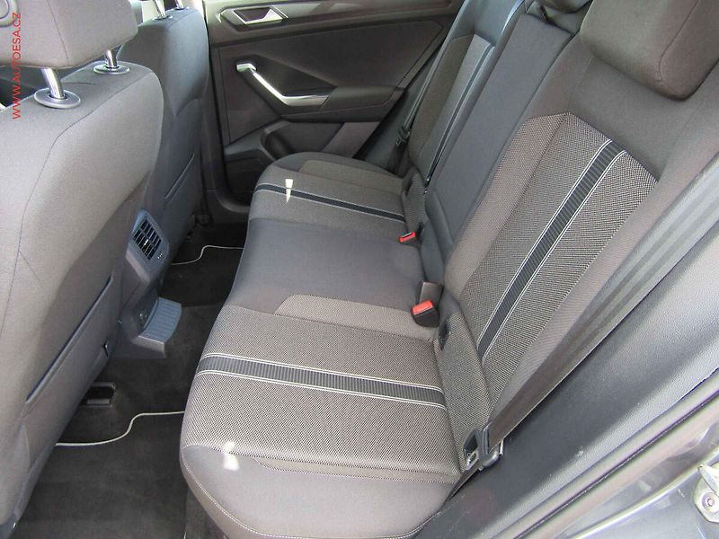 Volkswagen T-Roc (2019) 2.0TDi 4x4, 1.maj,ČR, AC - fotka 10 z 21