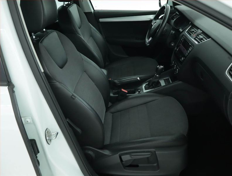 Škoda Octavia (2015) 2.0 TDI, Automat, Serv.kniha - fotka 9 z 17