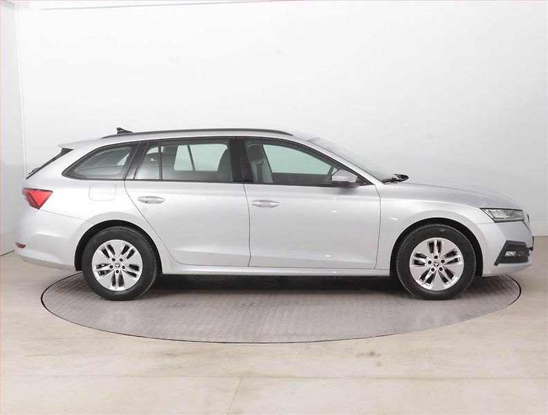 Škoda Octavia (2022) Ambition 2.0 TDI, ČR,1.maj - fotka 6 z 15